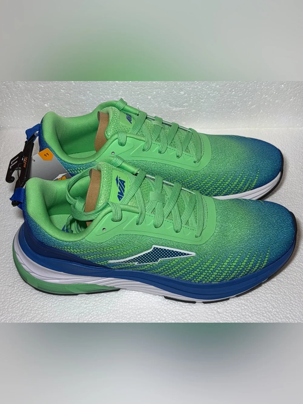 Avia men’s Hypersonic Gel Running Shoes size 11 green & Blue